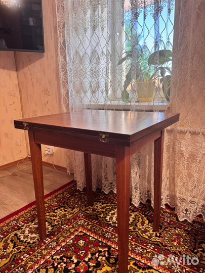 Стол обеденный