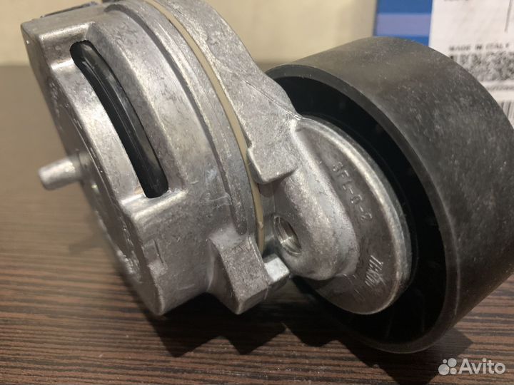 Натяжитель приводной ремень Dayco Volvo 31330379