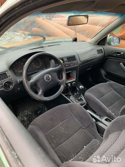 Volkswagen Golf 1.4 МТ, 2000, битый, 350 000 км