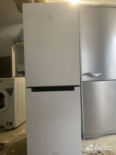 Холодильник indesit
