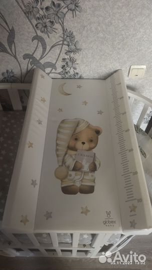 Пеленальная доска на кроватку