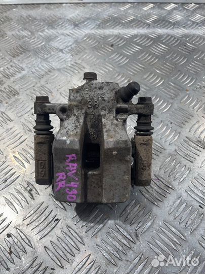 Суппорт задний правый Toyota Rav4 XA30