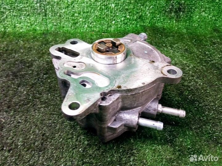 Насос вакуумный Volkswagen Passat (B6) (2005-2010