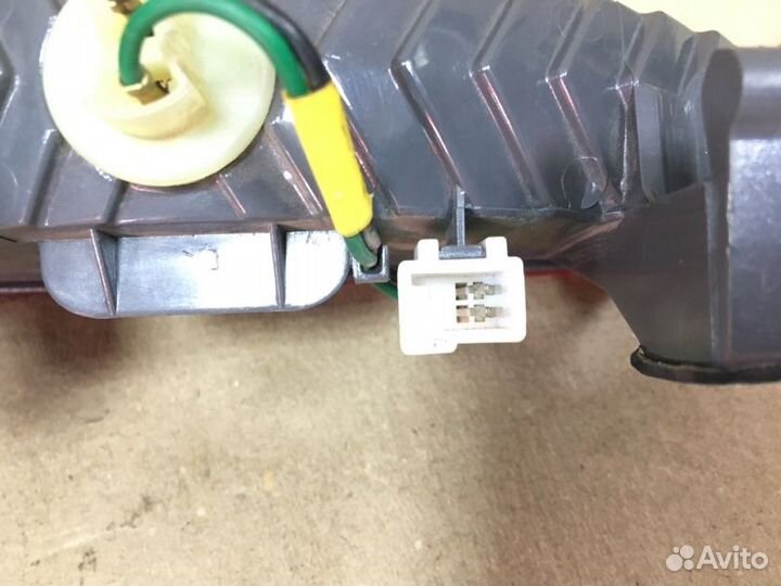 Стоп-сигнал дополнительный Kia Rio 2 хэтчбек