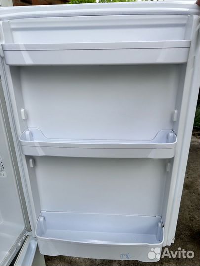 Холодильник Indesit SB167.027