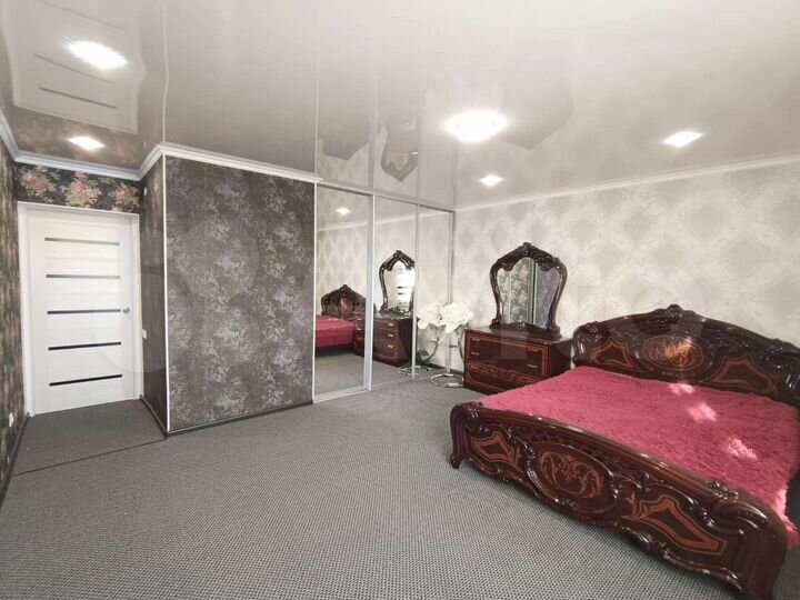 Коттедж 209 м² на участке 9 сот.