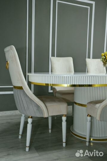 В наличии стол