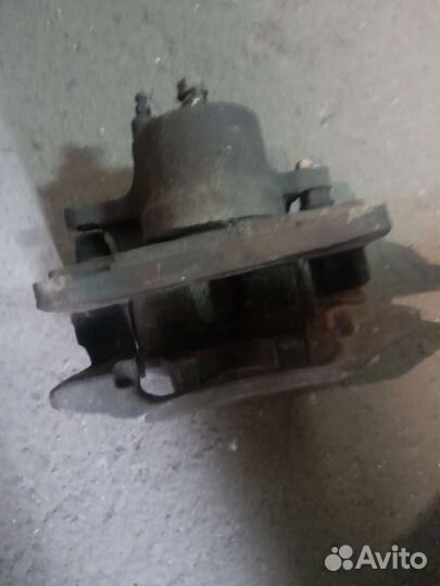 Суппорт передний левый