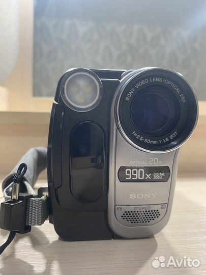 Видеокамера Sony Digital 8 Handycam 990x