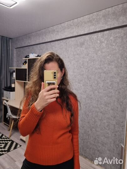 Свитер морковный