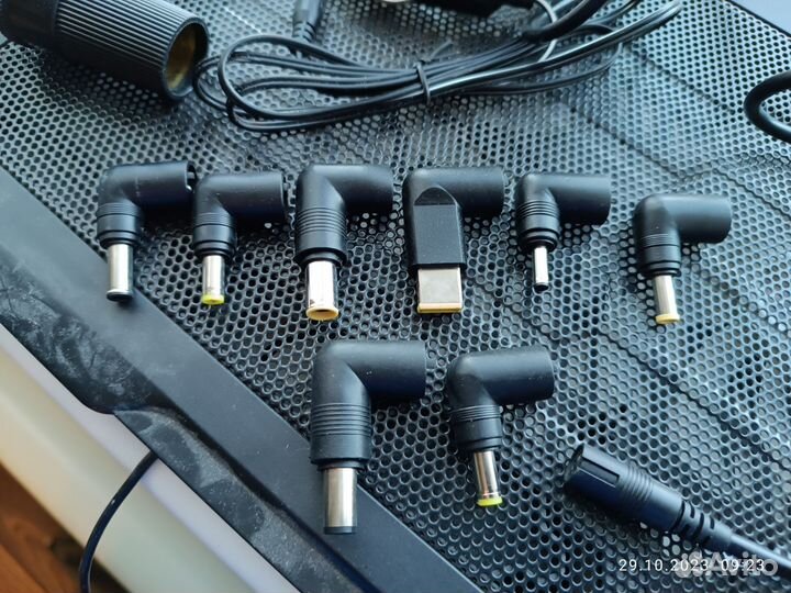 Зарядка для ноутов автомобильная (можно от акб)