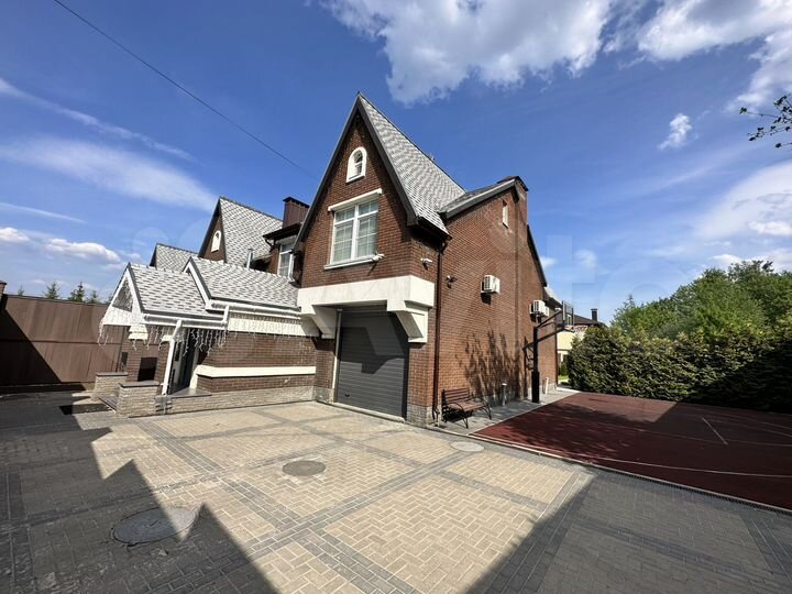 Таунхаус 280 м² на участке 13 сот.