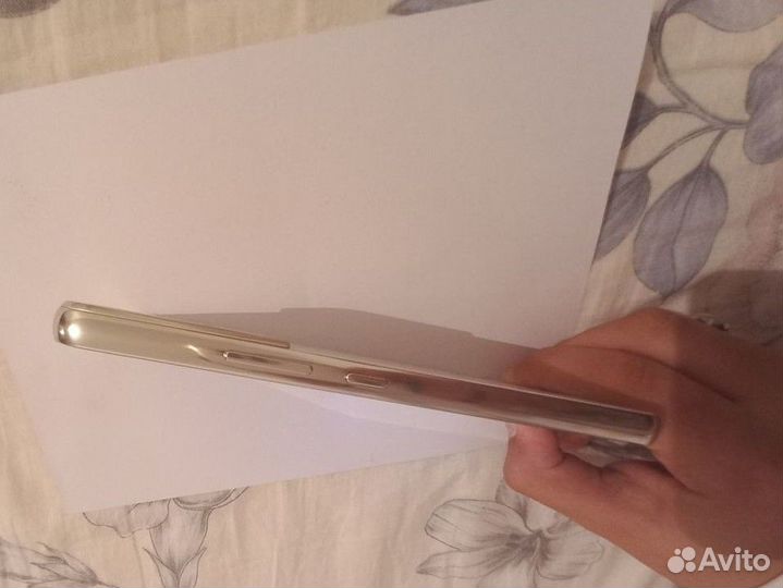 Samsung Galaxy S22, 8/256 ГБ