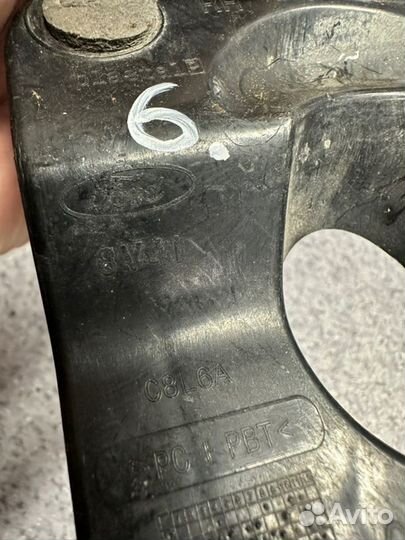 Кронштейн бампера передний правый Ford Kuga 2010