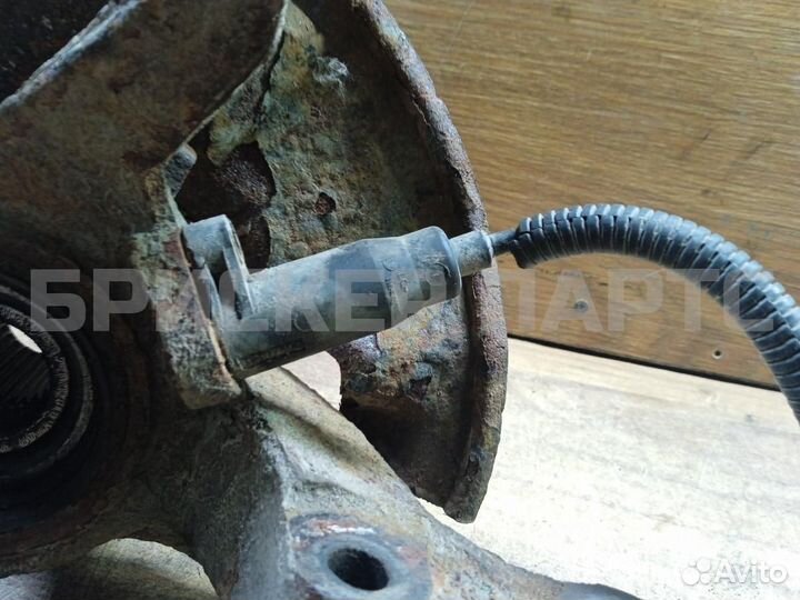 Кулак поворотный лев Киа Спектра