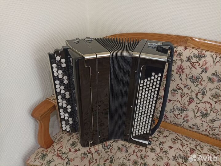 Тульский концертный цельнопланочный баян 61х120-ii