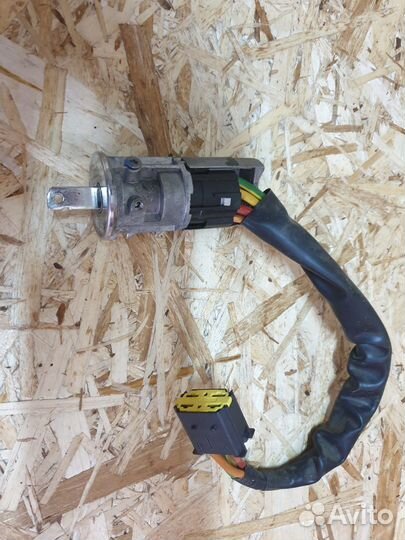 Замок зажигания Renault Daster