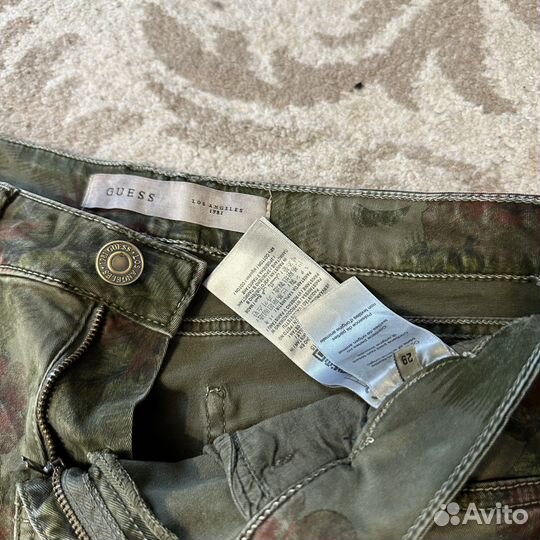 Женские шорты Guess