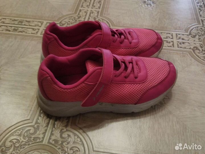 Кроссовки для девочки