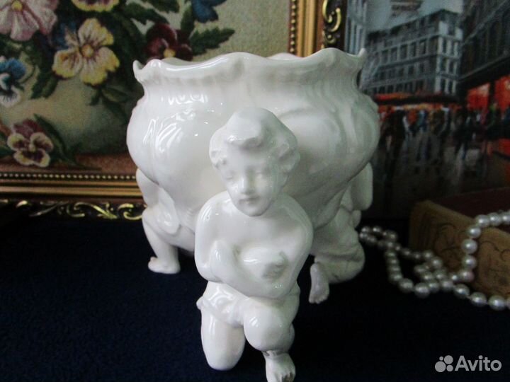 Антикварная фарфоровая ваза с путти Германия