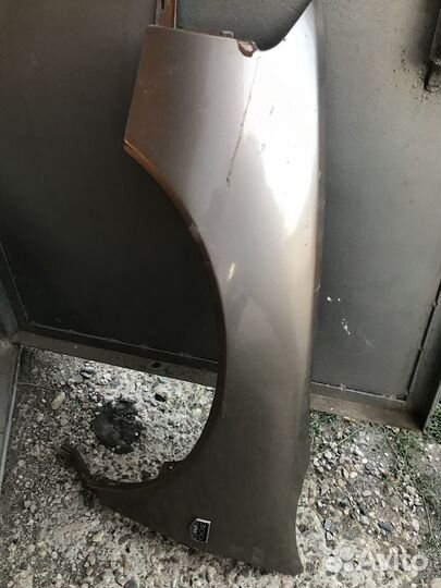 Крыло переднее левое крайслер м300 в наличие