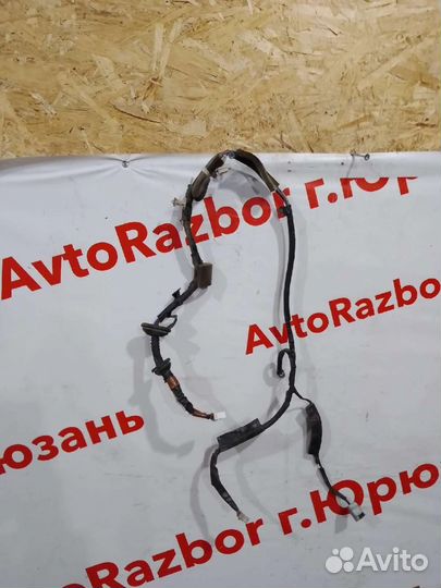 Проводка задней двери Toyota Carina E