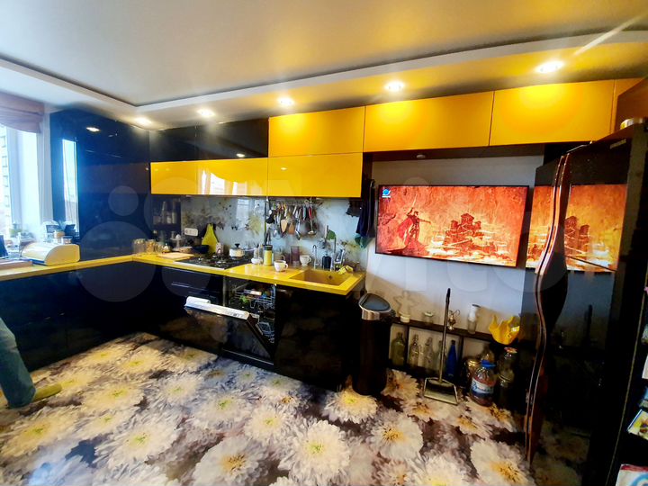 4-к. квартира, 130 м², 1/10 эт.