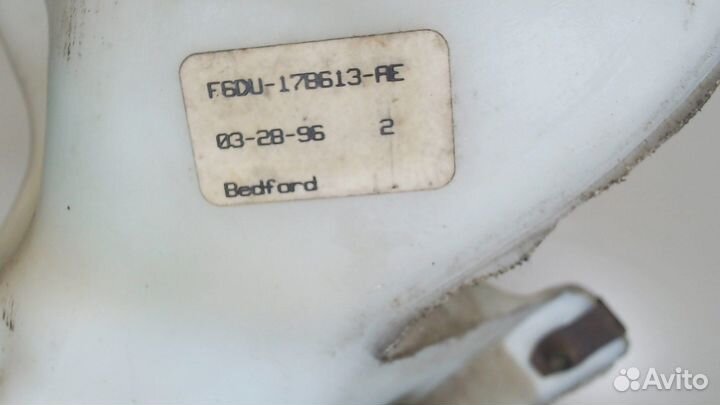 Бачок омывателя Ford Taurus, 1996