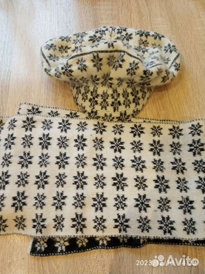 Женский берет с шарфом,второй в подарок