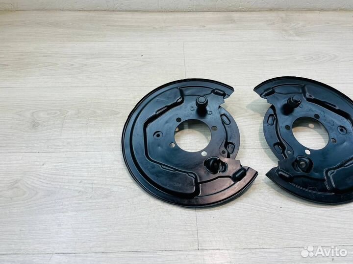 Щиты опорные задние пара Toyota Avensis 250