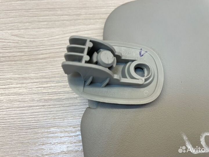 Козырек солнцезащитный правый Renault Logan