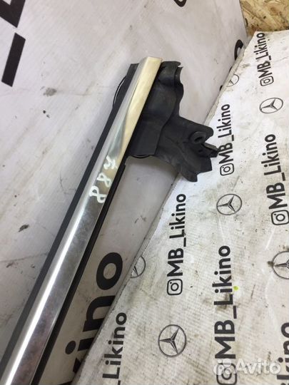 Молдинг стекла задний правый Mercedes Cls-Class