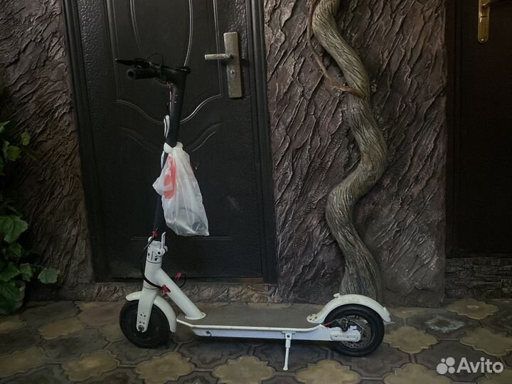 Самокат взрослый электрический (сломан)