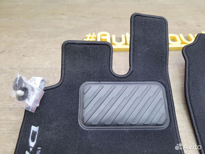 Коврики в салон Isuzu D-max (Вышивка)