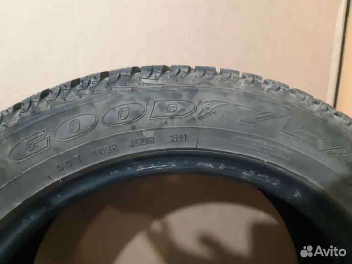 Goodyear UltraGrip Ice+ 215/55 R17 94