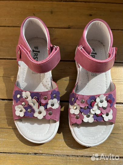 Детские сандалии новые