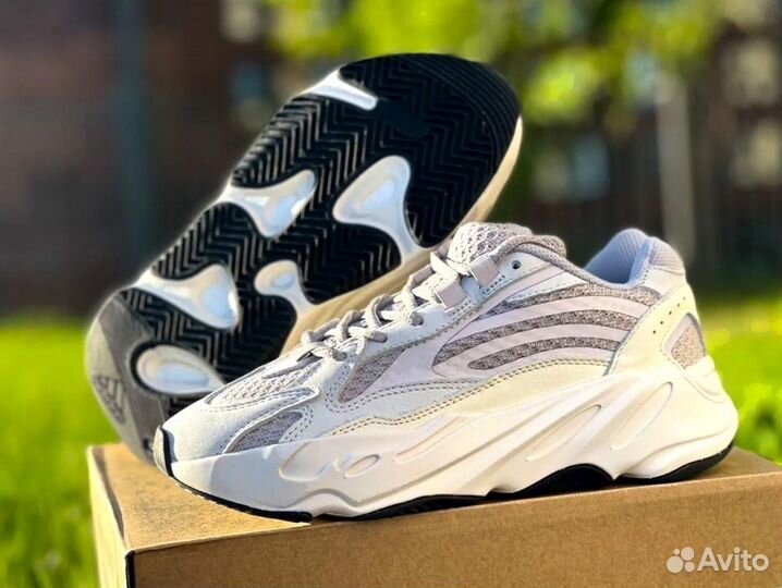 Кроссовки Adidas Yeezy Boost 700v2