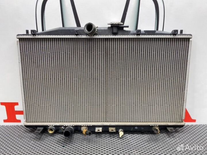 Радиатор охлаждения двигателя Honda Accord 7 CL