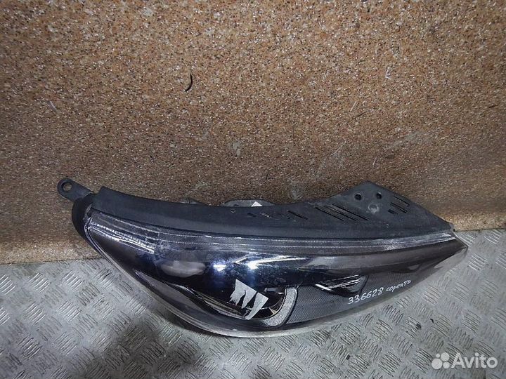 Фара правая Kia Sorento/Sorento Prime