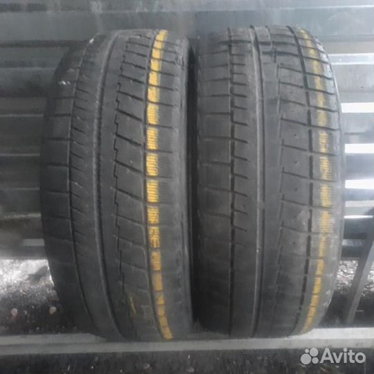 Bridgestone Blizzak Revo GZ 215/45 R17