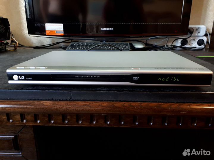 DVD плеер LG DS564X