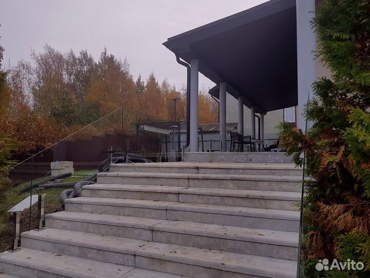 Стеклянные ограждения для лестниц