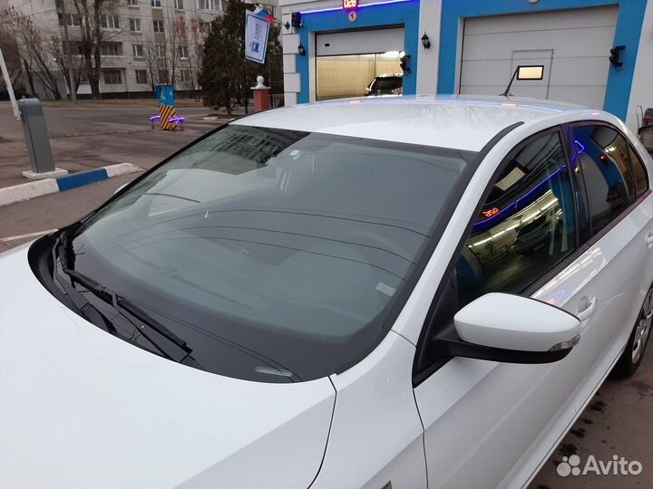 Лобовое стекло Шкода Рапид + установка