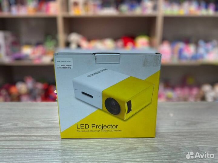 Мини проектор YG-300