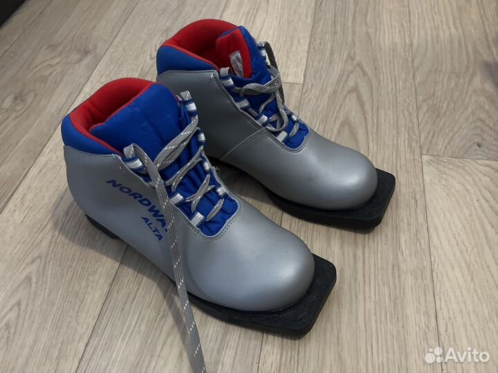 Лыжные ботинки