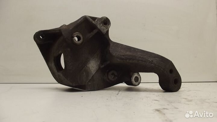 Кронштейн насоса гидроусилителя Фольксваген Пассат