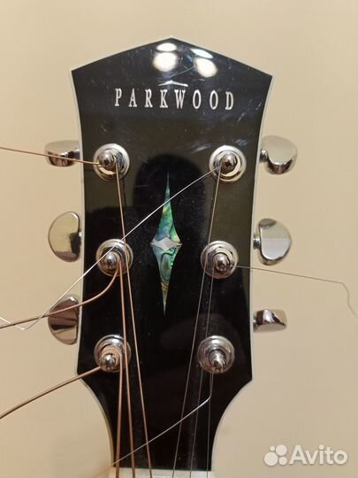 Электроакустическая гитара Parkwood S66
