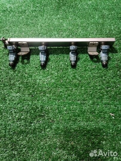 Рейка топливная с форсунками Hyundai Solaris