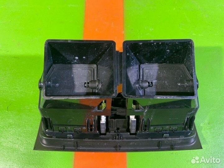 Дефлектор в торпедо Skoda Roomster 1.4 BXW 2008