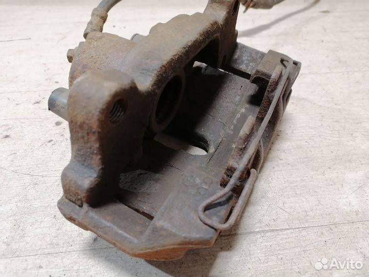 Суппорт передний правый 1.8 Skoda Octavia A5